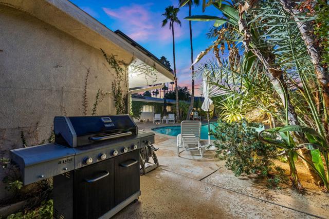 1223 E San Lorenzo Road, Palm Springs CA: https://media.crmls.org/mediaz/7cc3e4f9-ca7b-497f-b2f8-3b61543558db.jpg
