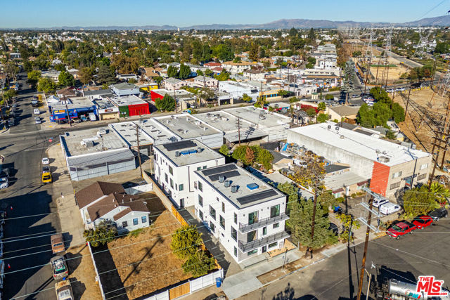 5709 Auckland Avenue, North Hollywood CA: https://media.crmls.org/mediaz/7cc45782-c22f-4ce9-b0b5-e72230632331.jpg