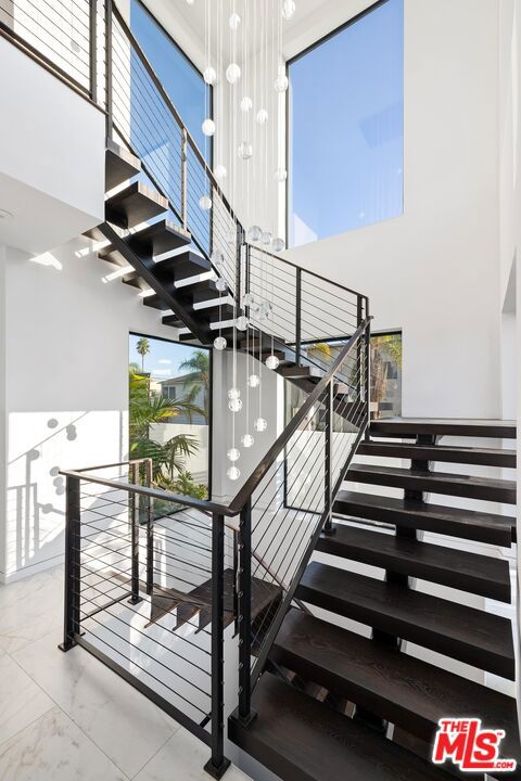 900 N Vista Street, Los Angeles CA: https://media.crmls.org/mediaz/7cc527cf-11df-468c-8ca4-a6160a541e67.jpg
