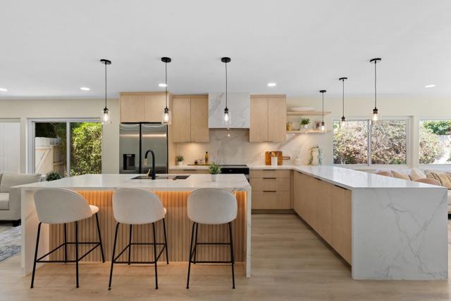 11412 Lucera Pl, San Diego CA: https://media.crmls.org/mediaz/7cc5e6b5-ca6a-4b1f-beae-0f07e8f9a303.jpg