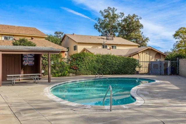 14148 Caminito Quevedo, San Diego CA: https://media.crmls.org/mediaz/7cc69c28-4f2f-4419-b11c-d1bfd27ae4bb.jpg