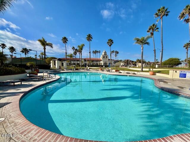 2271 Martinique Lane, Oxnard CA: https://media.crmls.org/mediaz/7cc6b110-2422-46d9-9a92-1193fa1cb230.jpg