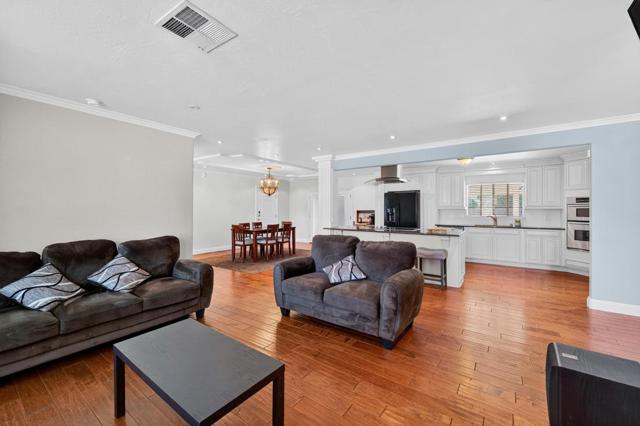 1110 California Avenue, Dos Palos CA: https://media.crmls.org/mediaz/7cc6b3e0-e110-4238-ac9b-19226b90a370.jpg