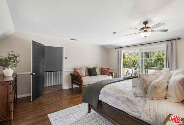 2555 N Altadena Drive, Altadena CA: https://media.crmls.org/mediaz/7cc6fe3a-5567-44f4-a45b-5fd529be8d7b.jpg