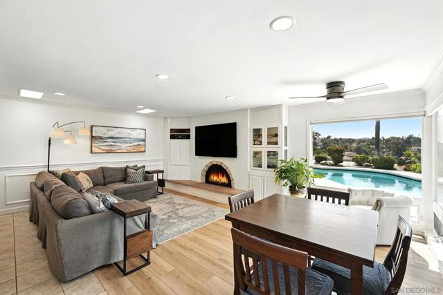 4343 Avenida Gregory, Spring Valley CA: https://media.crmls.org/mediaz/7cc70096-72c6-4d9b-880e-a03f08a0c8e7.jpg