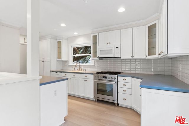 13545 Simshaw Avenue photo 5