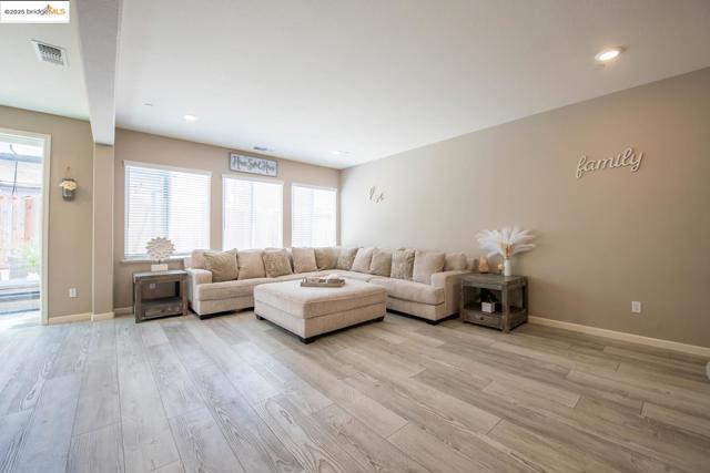 5132 Kevin PL, Rohnert Park CA: https://media.crmls.org/mediaz/7cc76f61-2e7a-4966-ae86-91ff3d6c52fd.jpg