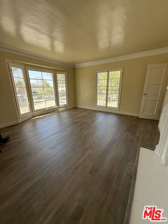4196 5th Avenue, Los Angeles CA: https://media.crmls.org/mediaz/7cc77347-a509-4d3a-9130-c43947577986.jpg