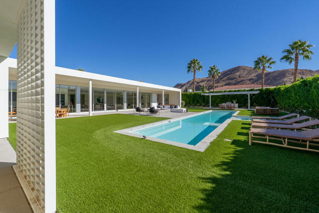3088 Linea Terrace, Palm Springs CA: https://media.crmls.org/mediaz/7cc7c16b-15f6-4ee7-9d43-35d7fe2d5514.jpg