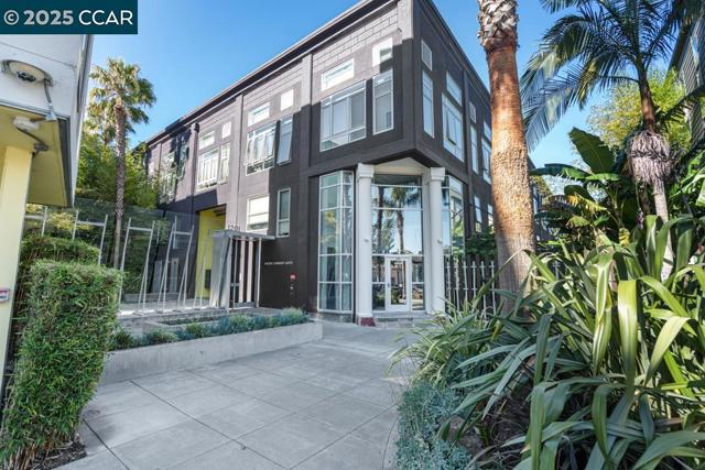 1201 Pine St, Oakland CA: https://media.crmls.org/mediaz/7cc8e7bb-f41e-4ca3-bf81-c1f12c612628.jpg