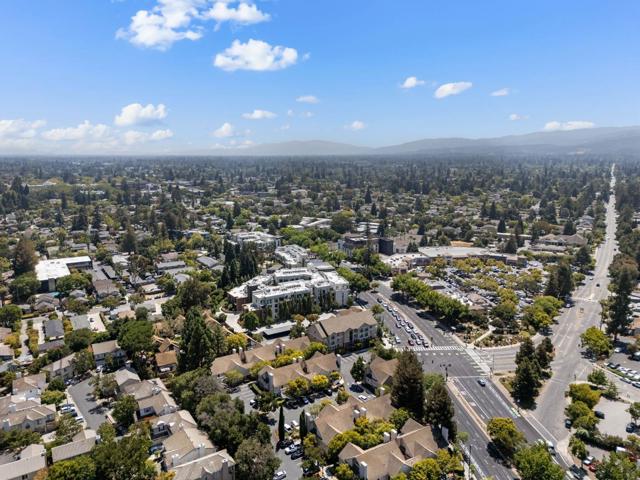 700 Mariposa Avenue, Mountain View CA: https://media.crmls.org/mediaz/7cc8fa16-1ffa-453e-aeda-03376a540791.jpg
