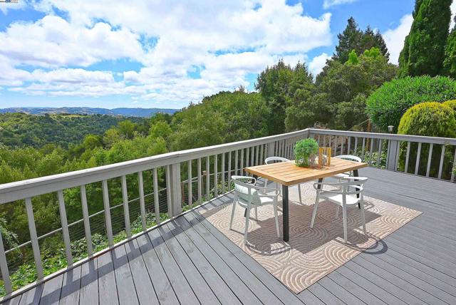 6525 Bellhurst Ln, Castro Valley CA: https://media.crmls.org/mediaz/7cc9a9e8-6997-417c-8246-f8201ba889dc.jpg