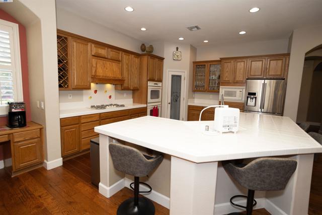 5090 Archcrest Way, Sacramento CA: https://media.crmls.org/mediaz/7cca38df-3115-4943-a8f8-c0f2a0af2ecb.jpg