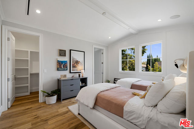 813 N Spaulding Avenue, Los Angeles CA: https://media.crmls.org/mediaz/7cca8856-e874-4c09-9436-f39ad6965d47.jpg