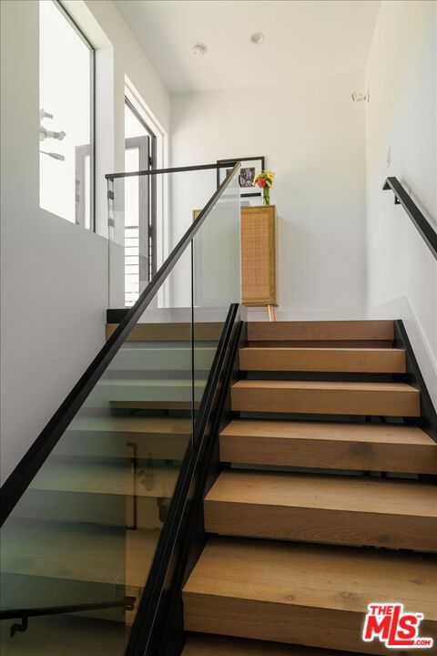 3225 Rowena Avenue, Los Angeles CA: https://media.crmls.org/mediaz/7ccb891e-d15d-4682-84c8-e24c08569c73.jpg