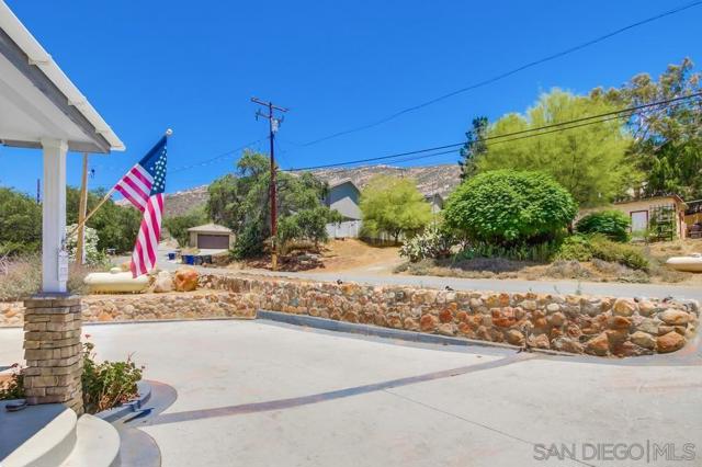 210 Frances Dr, El Cajon CA: https://media.crmls.org/mediaz/7ccbae6d-1640-4795-96f7-f19459c9a907.jpg