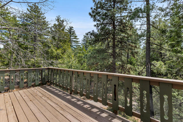 52365 Pine Ridge Road, Idyllwild CA: https://media.crmls.org/mediaz/7ccbf5fb-5988-4114-8f25-abbd7d1e6169.jpg