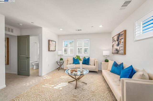 4338 Healdsburg Way, Dublin CA: https://media.crmls.org/mediaz/7cccd2a9-b9aa-403f-8077-df455d2522ce.jpg