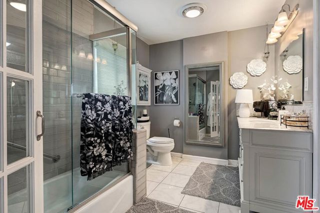 4844 W 94th Street, Inglewood CA: https://media.crmls.org/mediaz/7cccffb6-07a5-47cc-aa00-4ab40abd0b20.jpg