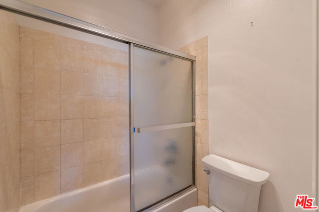 5135 Zelzah Avenue, 305 photo 22