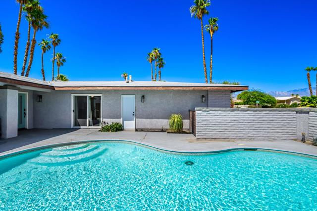 76761 Kentucky Avenue, Palm Desert CA: https://media.crmls.org/mediaz/7ccdd24a-7aeb-4198-a148-0f0c23ec12ef.jpg