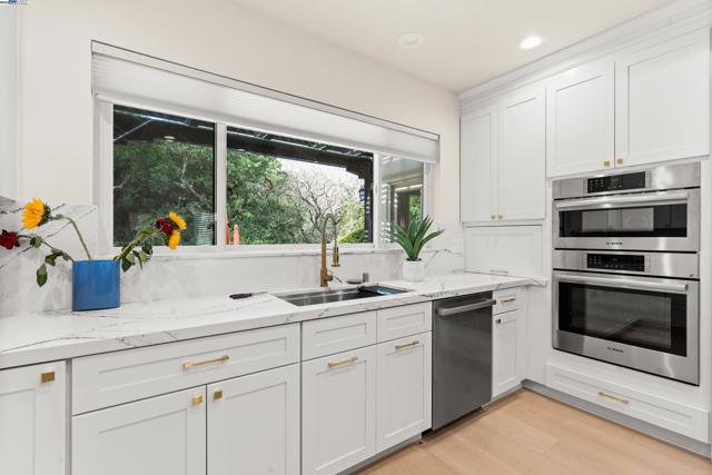 3146 Blackhawk Meadow Dr, Danville CA: https://media.crmls.org/mediaz/7ccdd932-ac73-410c-a63c-cb23f24bb004.jpg