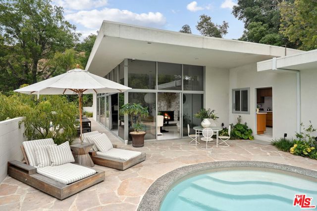 11513 Dona Cecilia Drive, Studio City CA: https://media.crmls.org/mediaz/7cce6be7-ff6e-426b-b9e9-e7f4c8159851.jpg