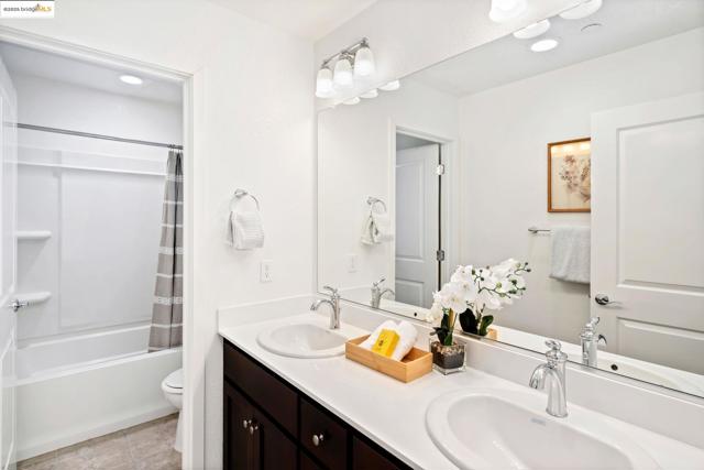 112 Willowrun Way, Oakley CA: https://media.crmls.org/mediaz/7cce8656-5adb-40d7-a6a8-35db57234b3b.jpg