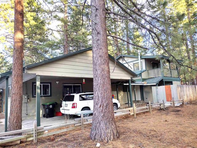 864 San Francisco Ave, South Lake Tahoe CA: https://media.crmls.org/mediaz/7cceacad-d116-47f8-9f9c-5e3ed7a12480.jpg