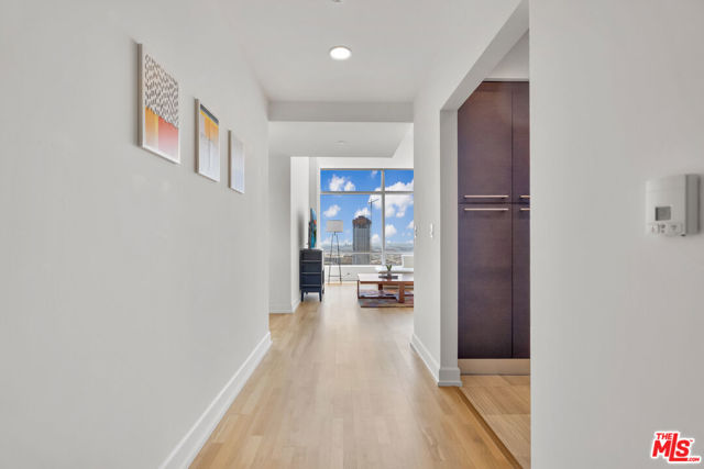 Image 5 of 45 For 900 Olympic Boulevard 33i