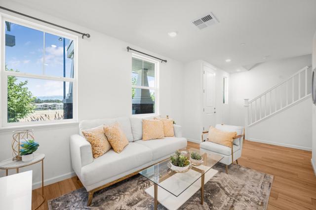 1387 Ores Way, Gilroy CA: https://media.crmls.org/mediaz/7ccf220e-d5de-4171-9292-b190878d8bc9.jpg