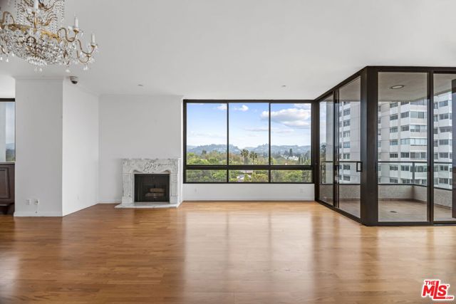 10350 Wilshire Boulevard, Los Angeles CA: https://media.crmls.org/mediaz/7ccf3f58-3b2c-4003-9097-989cda5c06ad.jpg