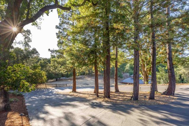140 Farm Road, Woodside CA: https://media.crmls.org/mediaz/7ccfdc95-9c41-4add-9216-da96021eef3f.jpg