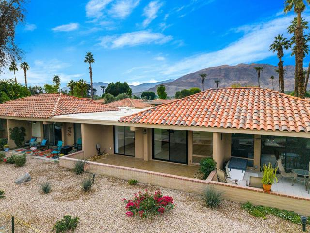 75 Sunrise Drive, Rancho Mirage CA: https://media.crmls.org/mediaz/7cd013cb-6cde-4bf5-a0a7-a249cf6b8b2c.jpg