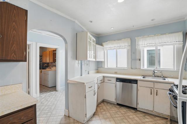 Image 11 of 40 For 1307 California Dr