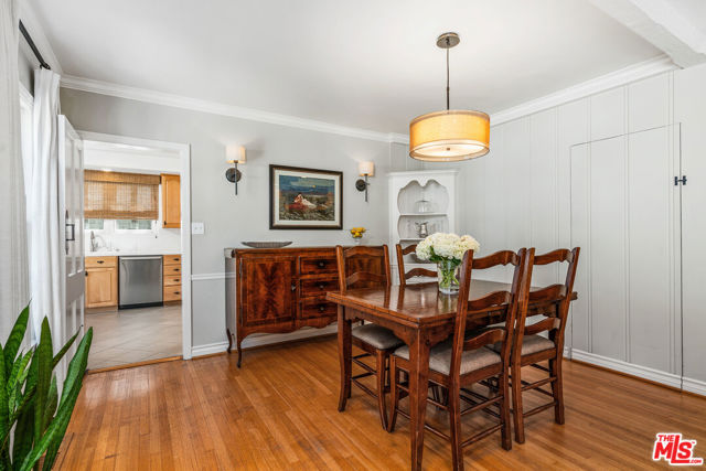 10574 Holman Avenue, Los Angeles CA: https://media.crmls.org/mediaz/7cd192e5-d9a8-4697-9ccd-56a886563406.jpg
