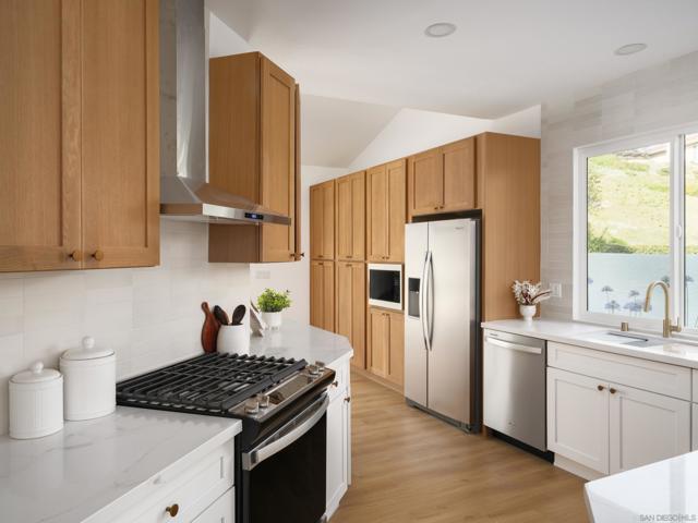 4630 Pannonia Rd, Carlsbad CA: https://media.crmls.org/mediaz/7cd26900-534d-4242-995a-422314968a06.jpg