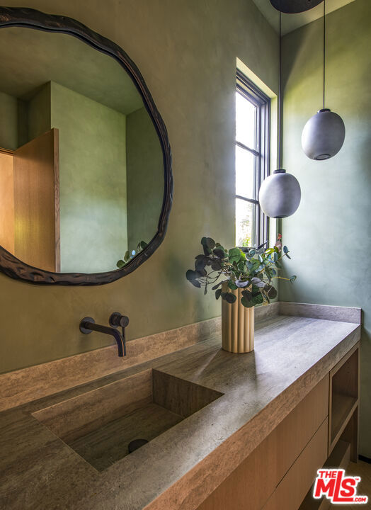 4112 Shadyglade Avenue, Studio City CA: https://media.crmls.org/mediaz/7cd27a95-2678-45a4-be4e-fef5f62b35a0.jpg