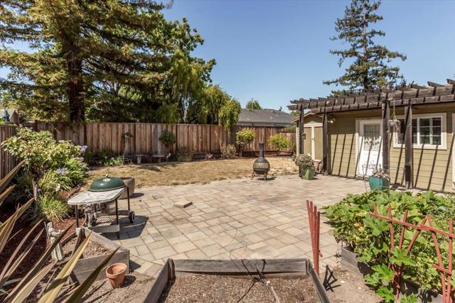 1176 Valota Road, Redwood City CA: https://media.crmls.org/mediaz/7cd29fba-28ff-4890-9e0b-b9acc6a02ddf.jpg