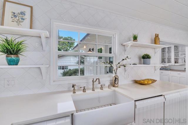 4154 Hill St, San Diego CA: https://media.crmls.org/mediaz/7cd2a564-e852-459a-8c5d-12a1315f6946.jpg