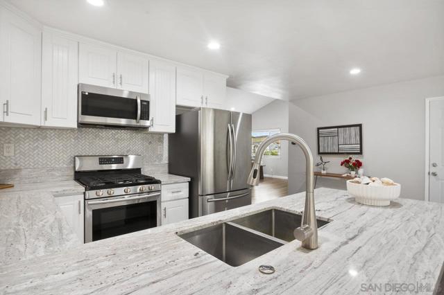 8807 Scorpius Way, San Diego CA: https://media.crmls.org/mediaz/7cd2b0ac-4062-4661-a3e6-63403773a34e.jpg