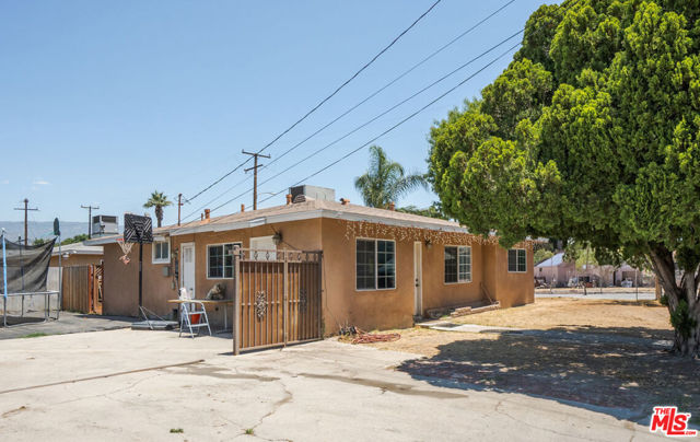 1408 W Olive Street, San Bernardino CA: https://media.crmls.org/mediaz/7cd2edc2-bc53-4867-95cf-60a3e3411cd2.jpg