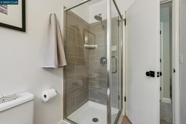 8 Southwaite Ct, Orinda CA: https://media.crmls.org/mediaz/7cd2f0a4-027d-4f2e-a8dc-3c5037ee26d9.jpg