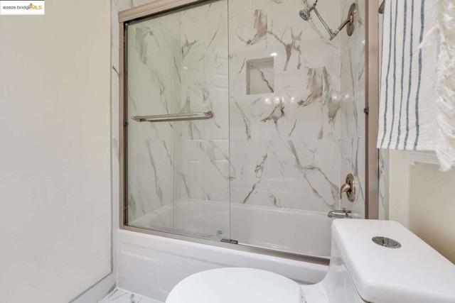 500 Vernon ST, Oakland CA: https://media.crmls.org/mediaz/7cd32f36-65ee-499e-b972-be6363ff35b0.jpg