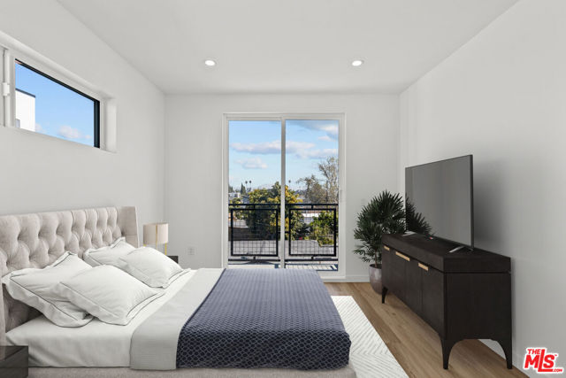 2919 Burnside Avenue, Los Angeles CA: https://media.crmls.org/mediaz/7cd44d16-8247-4fef-bf8a-62cf3b6edb31.jpg
