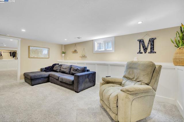 1215 Castro St, Martinez CA: https://media.crmls.org/mediaz/7cd470d0-76e1-4aa1-a31d-646ad5732f67.jpg