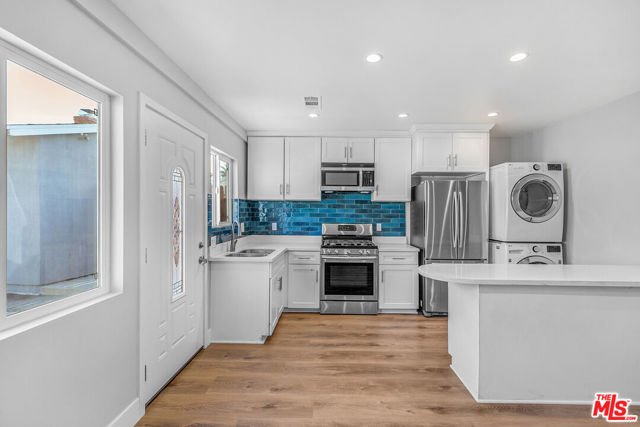 14139 Gault Street, Van Nuys CA: https://media.crmls.org/mediaz/7cd49c61-88e1-478d-897b-d07c93aedfe7.jpg