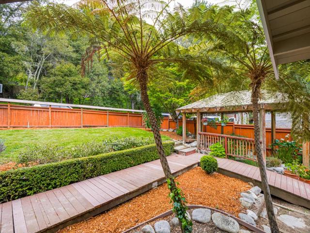 3040 Pacific Heights Drive, Aptos CA: https://media.crmls.org/mediaz/7cd539ef-1195-4852-a450-7e32cbcefee5.jpg