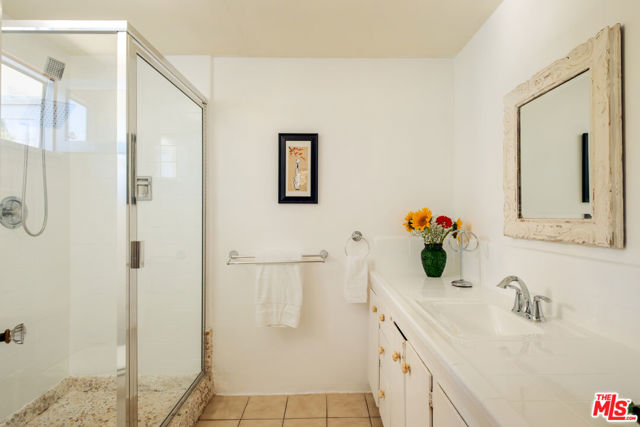 21316 Encina Road, Topanga CA: https://media.crmls.org/mediaz/7cd57b71-e80f-456a-9159-d048e77b394c.jpg
