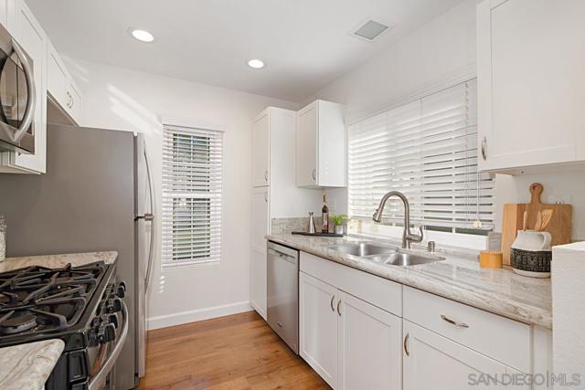 13327 Caminito Ciera, San Diego CA: https://media.crmls.org/mediaz/7cd5a358-394e-4ee6-b53e-56a68d279fec.jpg